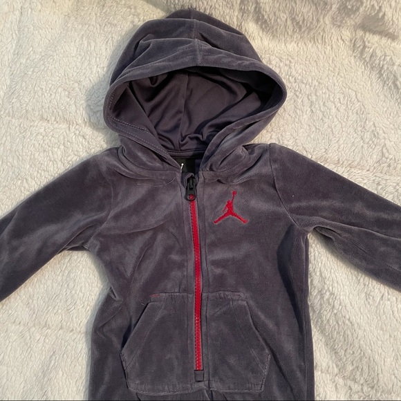 Air Jordan Velour Baby Onesie with hood - Picture 2 of 5